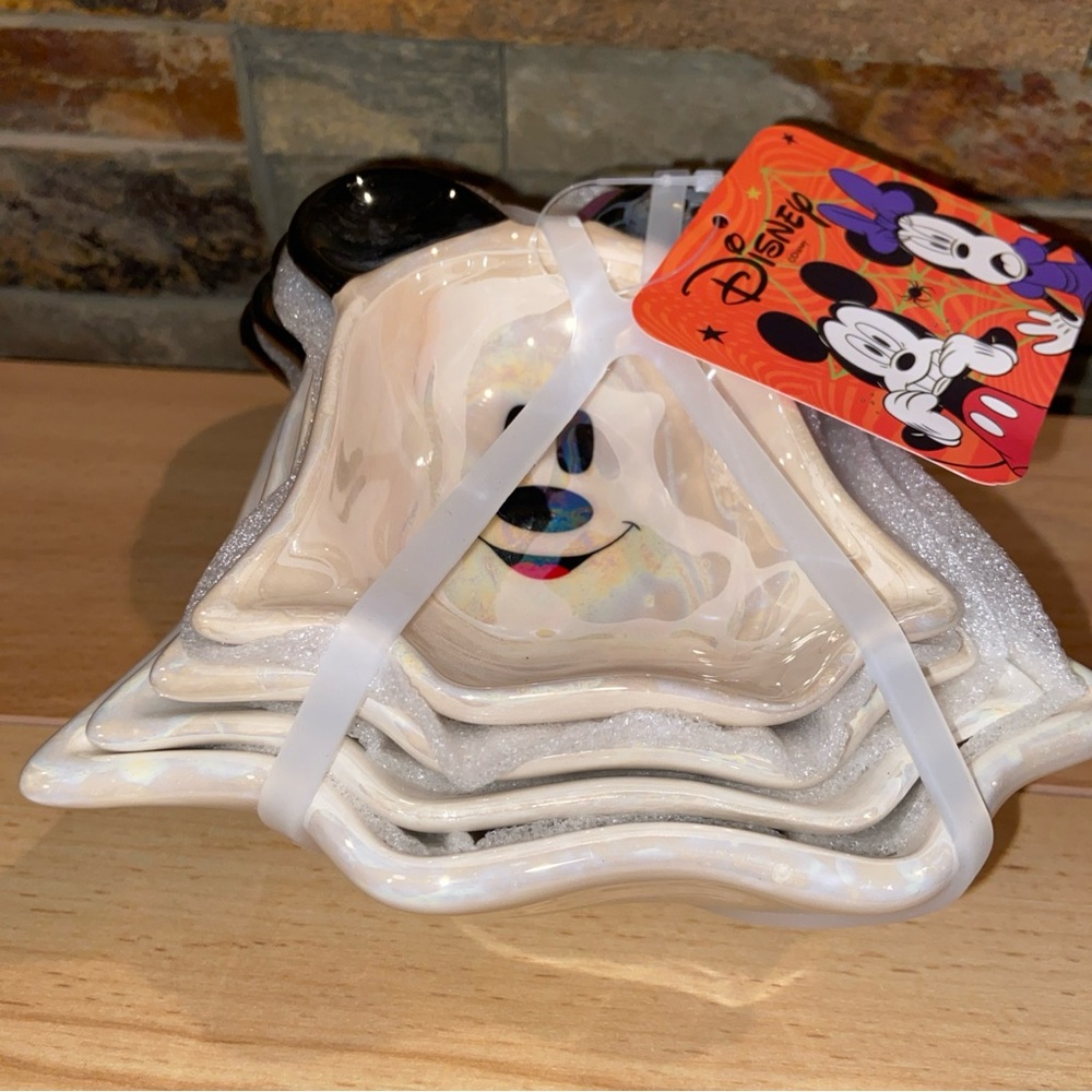 Halloween Disney mickey and Minnie nested measuring cups with iridescent paint